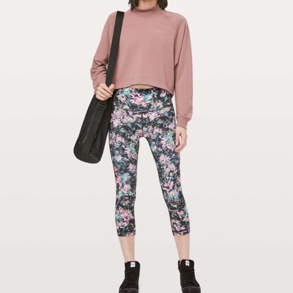 lululemon “Wunder Under” Hi Rise Crop 21”, Size 6
